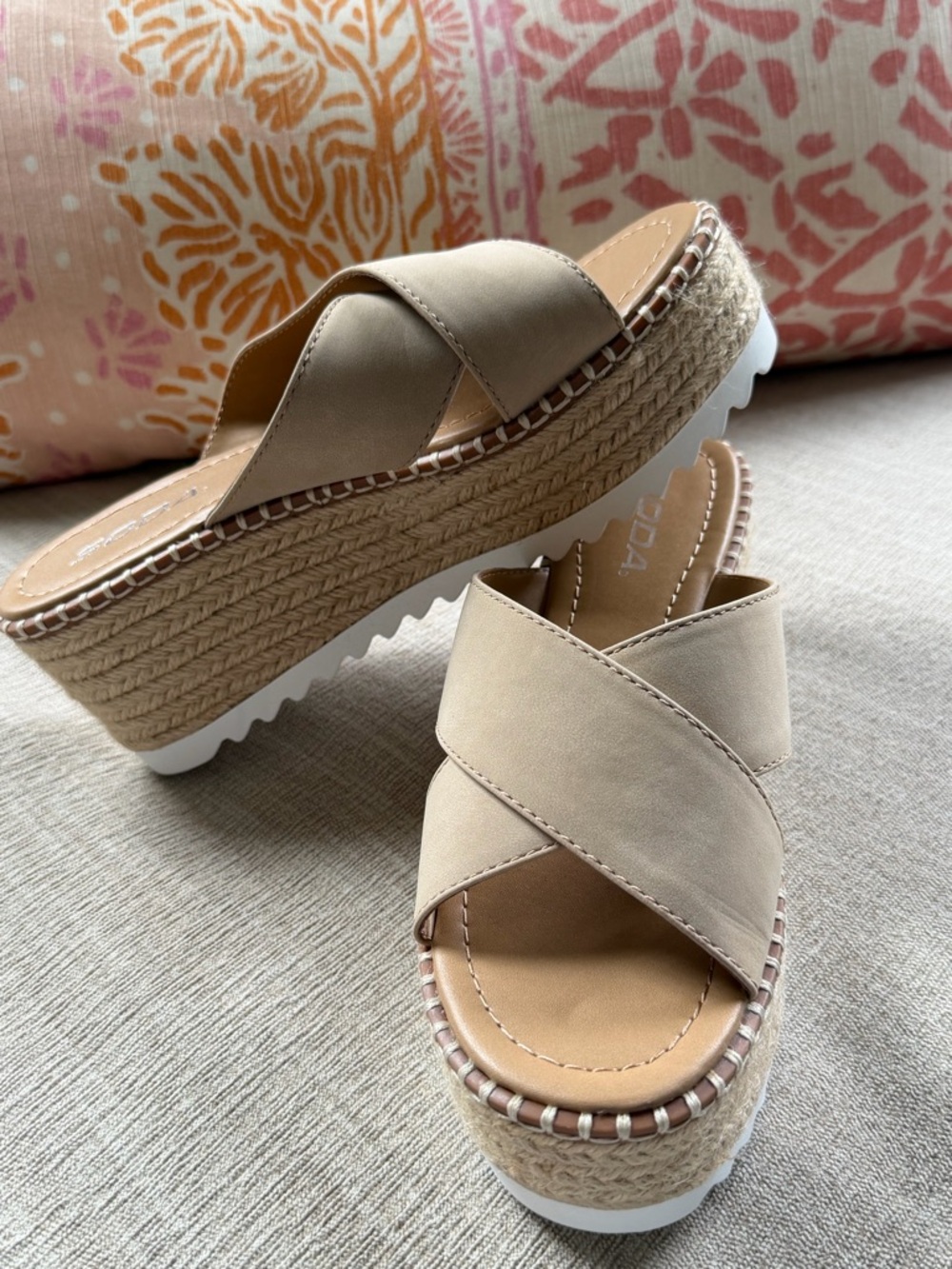 NWOB Soda Blonde Beige Espadrille Platform Sandals. Women's Size: 7.5